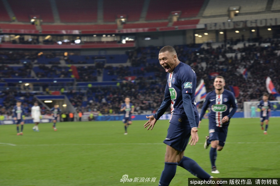 ??法國巨棍！戈貝爾抓下生涯第1萬個籃板！現(xiàn)役第5人！