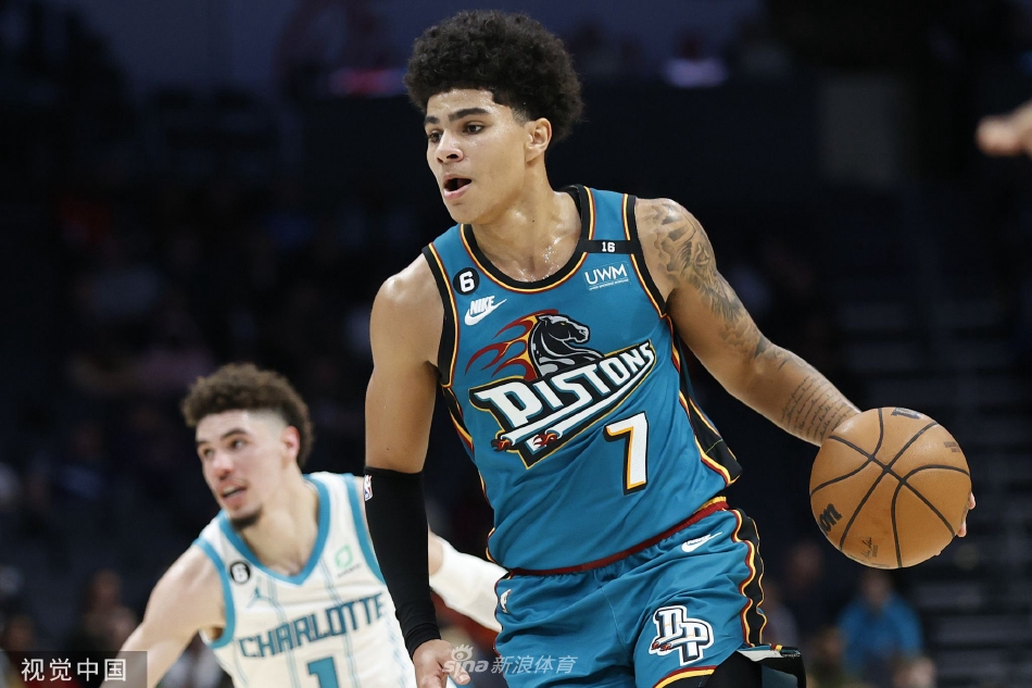 直播吧1月8日訊 NBA常規(guī)賽，黃蜂主場96-97遭猛龍絕殺。本場比賽，黃蜂新秀克尼佩爾手感不再且末節(jié)防守端多次被針對，他出戰(zhàn)32分50秒，17投4中三分11中3），得到11分8籃板3助攻1蓋帽，正負