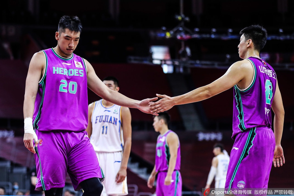 誰都能捅一刀??曼聯(lián)助狼隊結(jié)束43天球荒，本賽季僅1次零封對手