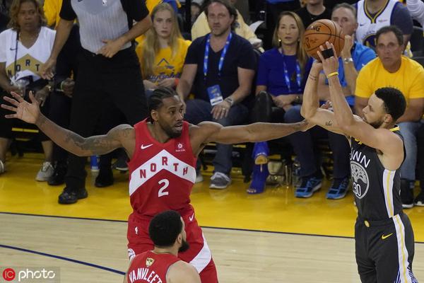 隊記：馬刺預(yù)計將依照賽程連續(xù)客戰(zhàn)湖人，已更換下榻酒店