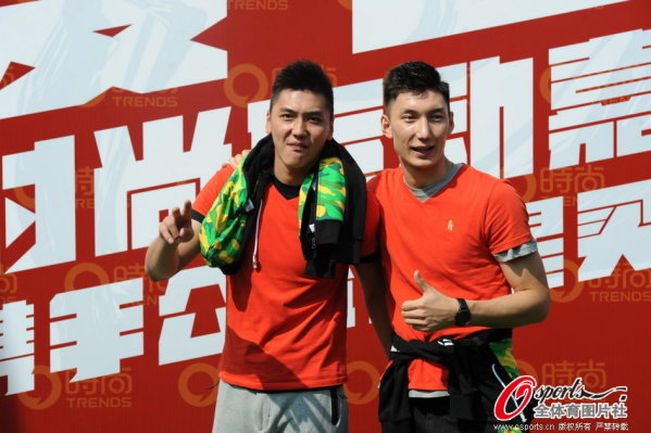 此前被湖人裁掉！黃蜂官宣簽下NCAA得分王埃里克