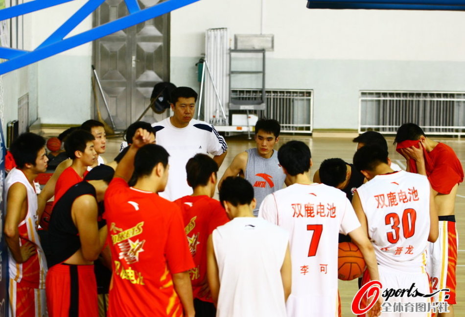 [流言板]要不別穿了？本賽季湖人身穿城市版球衣時，戰(zhàn)績?yōu)?勝7負