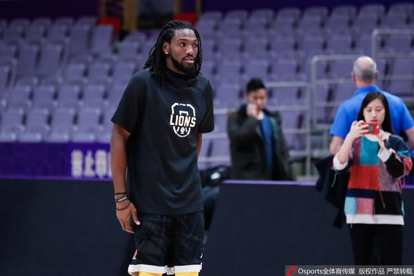 官方：弗拉門戈22歲中衛(wèi)克雷頓加盟沃爾夫斯堡，簽約至2030年