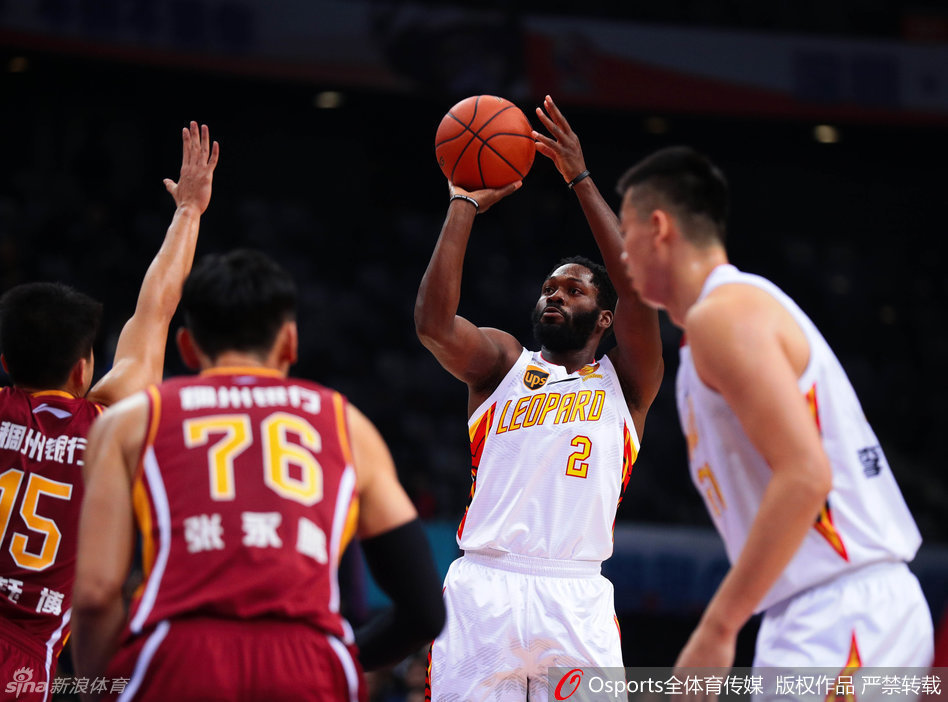 弗蘭克被拍到用帶阿森納logo杯子喝水 賽后回應：不是故意的