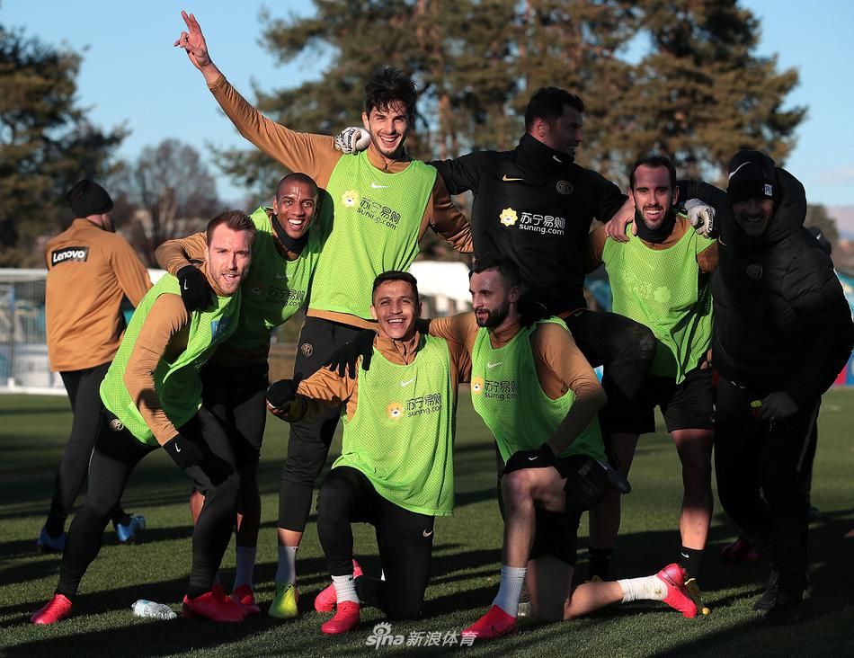 馬卡報：備戰(zhàn)曼城，雷耶斯的兒子被調(diào)入皇馬一隊參加訓(xùn)練