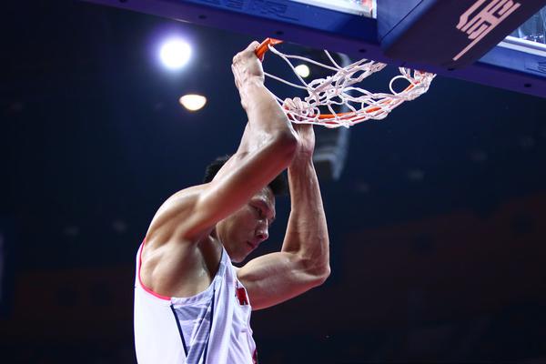 昔日羅馬太太團！托蒂前妻和德羅西前妻攜現(xiàn)任伴侶一起度假