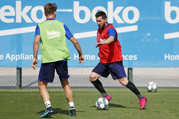 曼聯(lián)vs狼隊首發(fā)：姆伯莫、B費、芒特先發(fā)，海文出戰(zhàn)