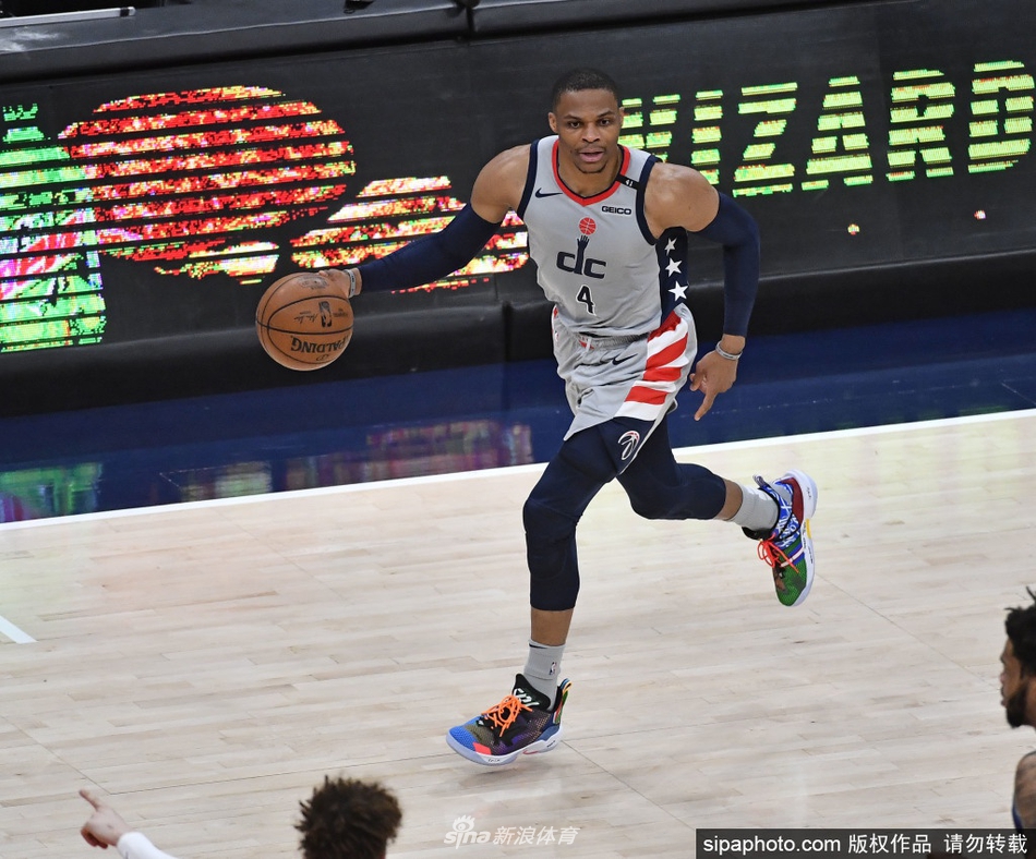 遮天蔽日！字母哥守護籃筐 騰空暴起大帽庫利巴利