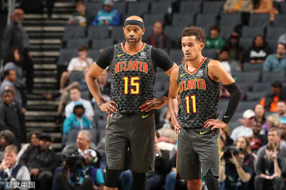 庫杜斯頭球被神撲，理查利森與其同時搶點撞到頭部起身感覺有點懵Scheisse