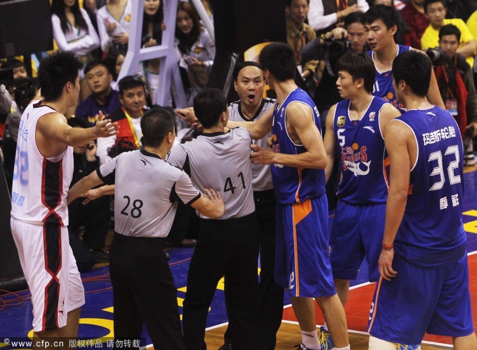 孔蒂：很高興用獎杯慶祝圣誕節(jié)，只有贏家才會被記住沒人關注亞軍