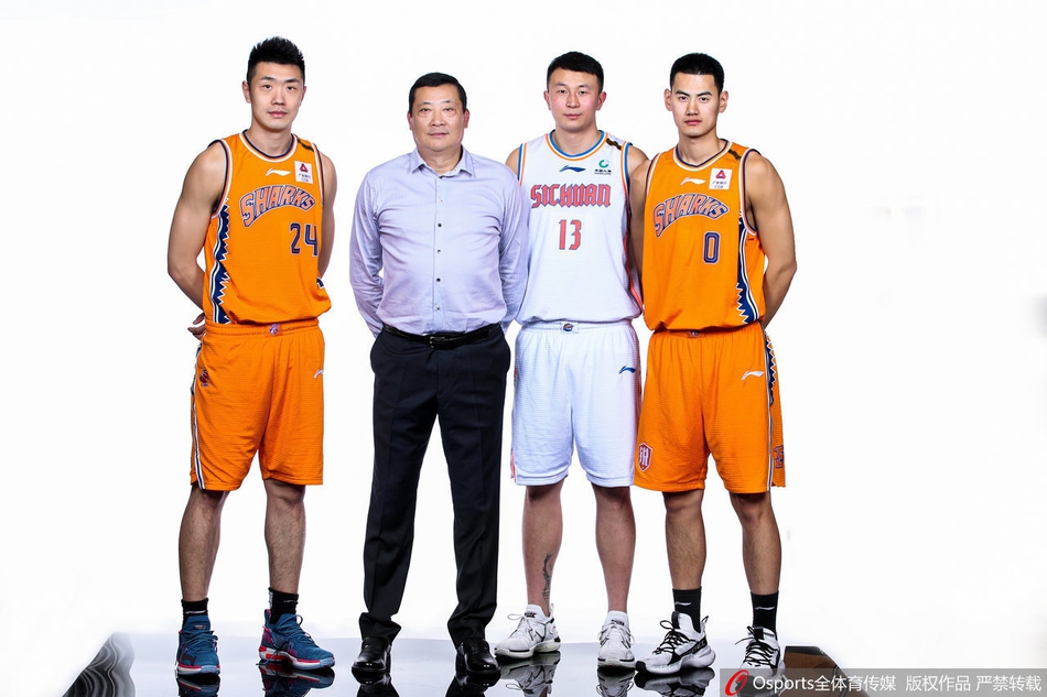 下課熱門！曼聯(lián)主帥阿莫林被解雇的賠率已經(jīng)下調至13/8二怪                                                                2025-09