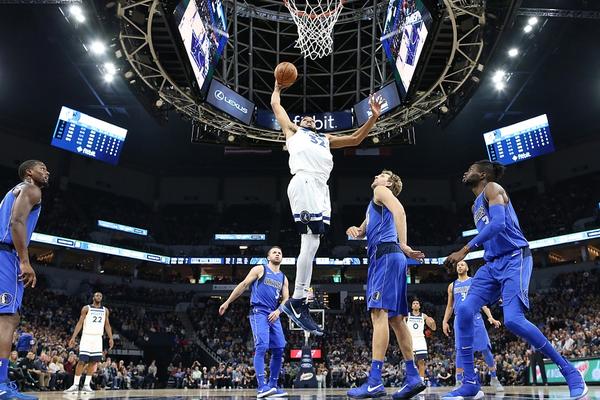 瘋狂贏分！字母哥半場10投8中得18分5板1助2斷 正負值為+15