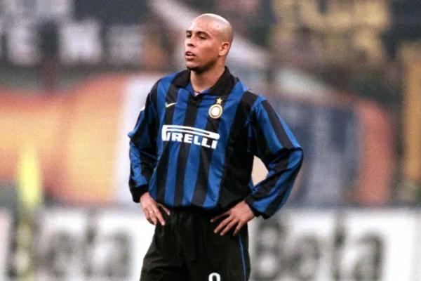 記者：逐漸在泰山站穩(wěn)腳跟的彭嘯，下賽季或沖擊中超最佳青年球員