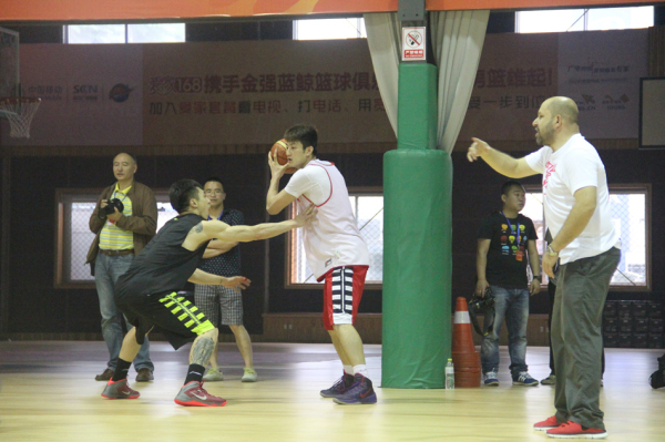 曼聯(lián)vs狼隊首發(fā)：姆伯莫、B費、芒特先發(fā)，海文出戰(zhàn)