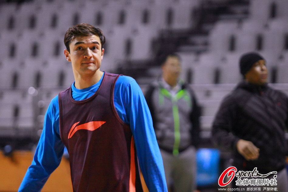 本賽季薪資前十球隊中，僅綠軍尼克斯湖人掘金目前戰(zhàn)績前十