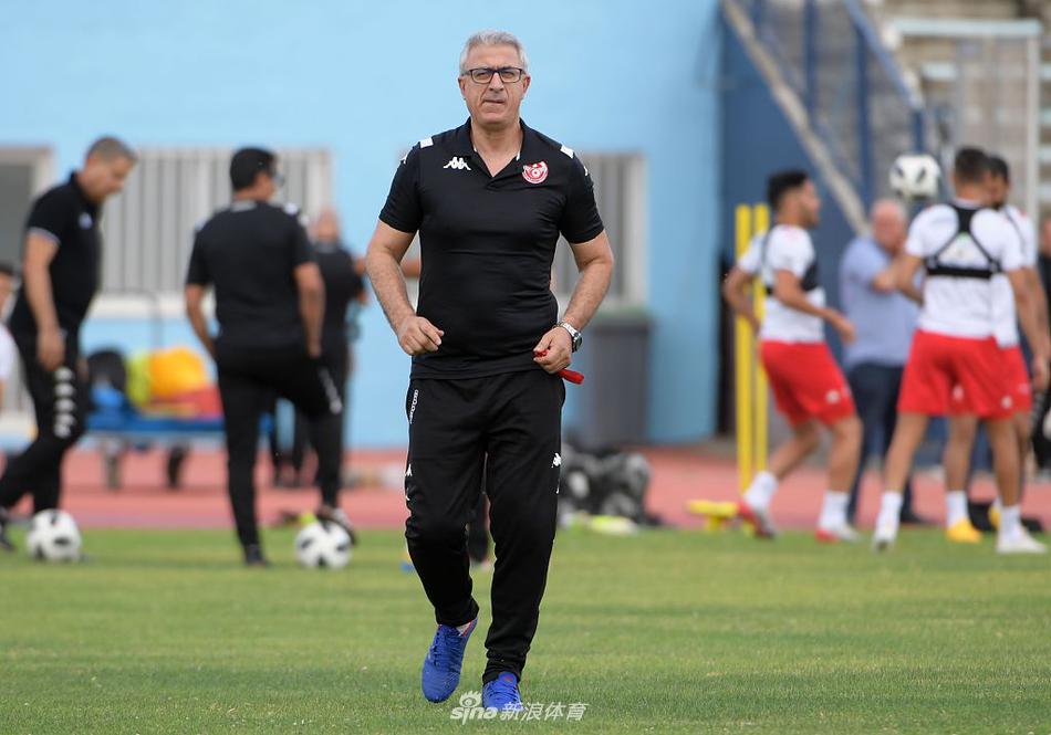 36歲萊萬+28歲拉菲尼亞+17歲亞馬爾??為這個組合起個名字吧