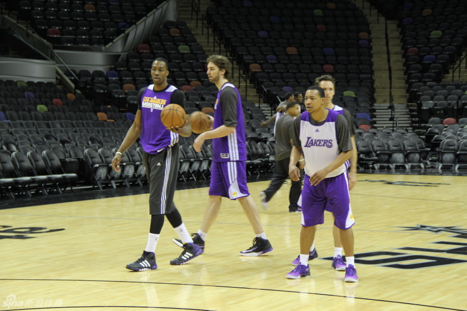 喜劇演員：馬赫雷斯應向C羅學習，后者在哪都有極高職業(yè)素養(yǎng)