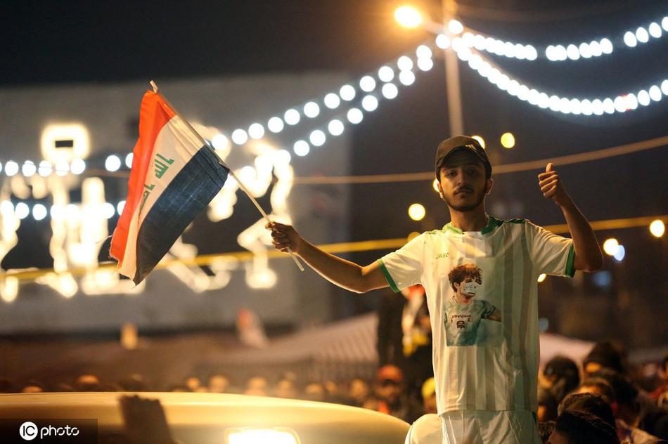 直播吧1月8日訊 NBA常規(guī)賽，黃蜂50-45半場領先猛龍。上半場兩隊三分球表現(xiàn)有巨大差異，其中黃蜂全隊21投10中，命中率高達47.6%。而猛龍三分球20投2中，命中率只有可憐的10.%！