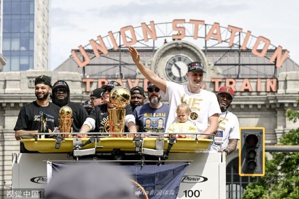 為鳴潮角色莫寧選擇聲骸時，建議優(yōu)先考慮提升治療與增傷效果的類型。若不清楚具體如何搭配，以下為詳細的聲骸推薦與配置解析，供各位玩家參考。鳴潮莫寧聲骸詞條選擇推薦一、畢業(yè)聲骸套裝推薦1、首選星構尋輝之環(huán)五