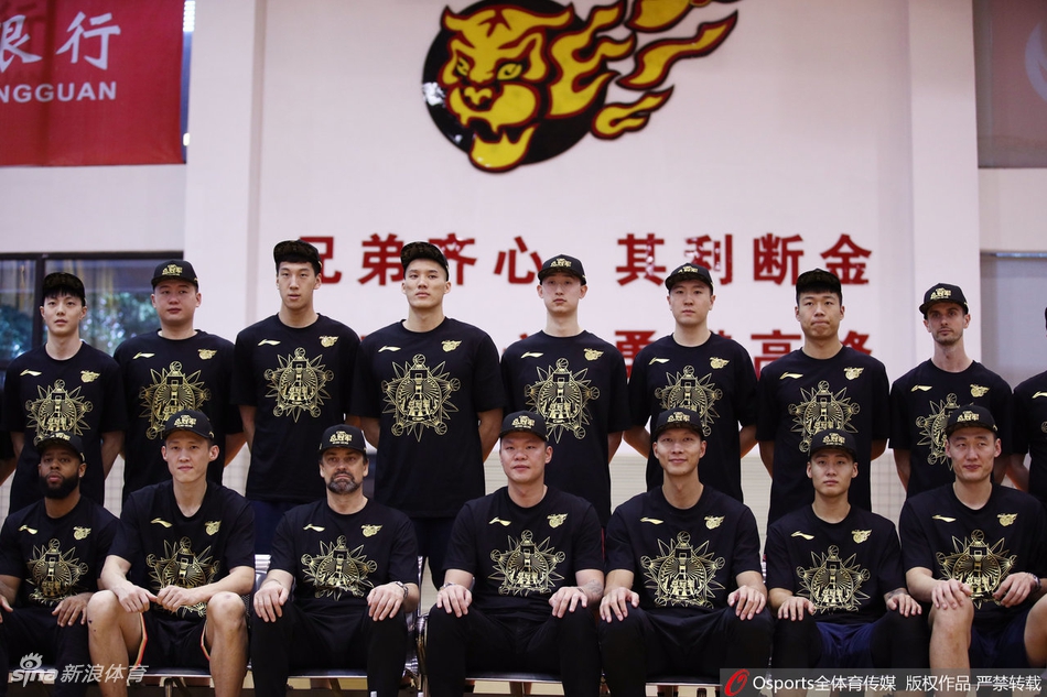 每體：巴薩今日完成本周最后一次訓練，弗里克因私事缺席