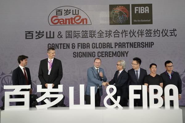 明年的熱門新秀！凱萊布·威爾遜連續(xù)6場20+打破北卡新生紀錄！