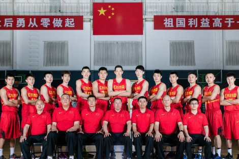 [流言板]輪流發(fā)力！布克借掩護干拔三分也進連拿5分，太陽追至1分