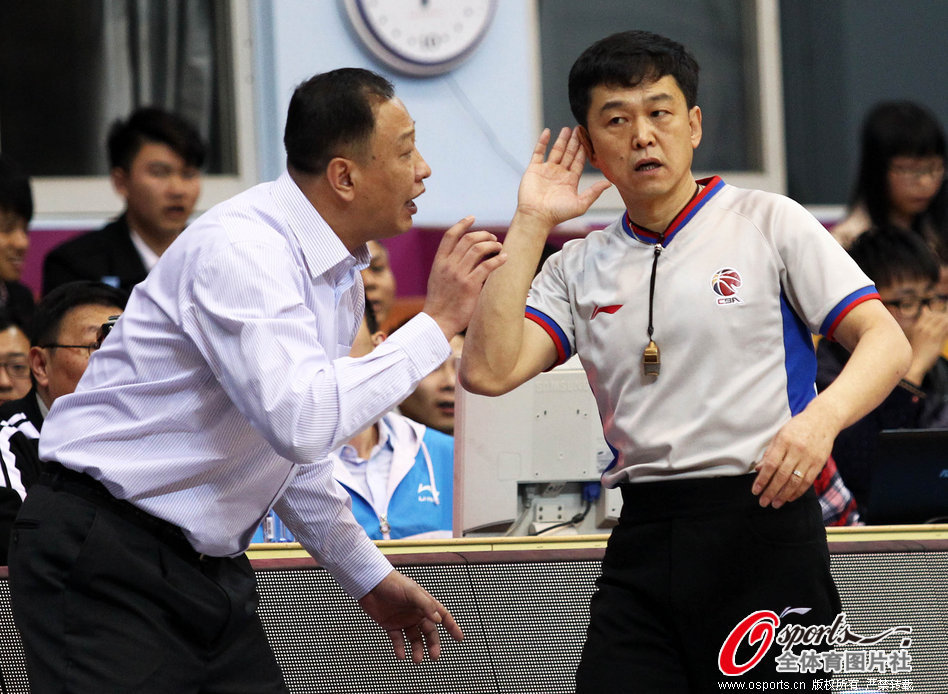 直播吧12月30日訊  NBA常規(guī)賽，籃網(wǎng)主場107-120不敵勇士。本場比賽小波特依舊穩(wěn)定，出戰(zhàn)36分鐘18投10中，三分9中5，罰球4中2砍下27分9籃板5助攻3搶斷，正負值+3。小波特本賽季已經(jīng)