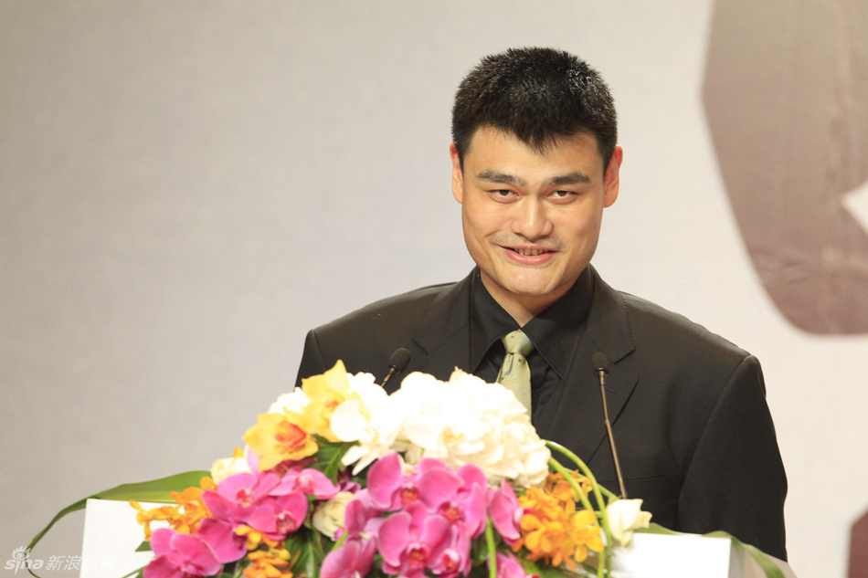 不愧是你！孔蒂不滿霍伊倫被吹犯規(guī)，憤怒質(zhì)疑裁判被出示黃牌