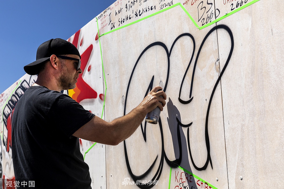 不愧是你！孔蒂不滿霍伊倫被吹犯規(guī)，憤怒質(zhì)疑裁判被出示黃牌冰糖燉雪梨                                                                202