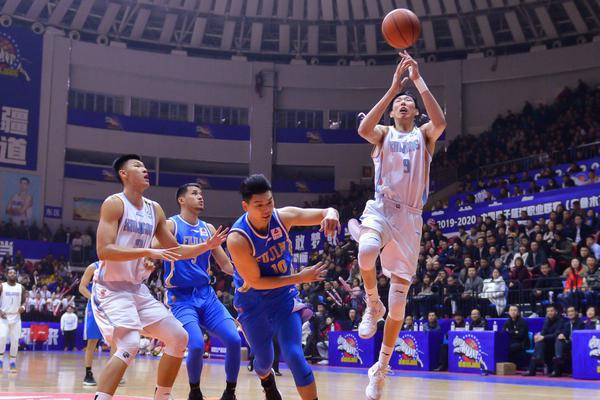 ??快船上半場罰球23中21&出手比熱火多14次 但落后20分