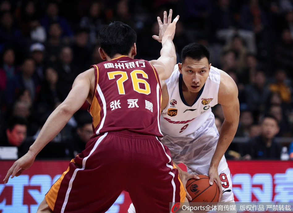 沒防守啊！阿德巴約雙手飛扣 熱火兩節(jié)半得分破百