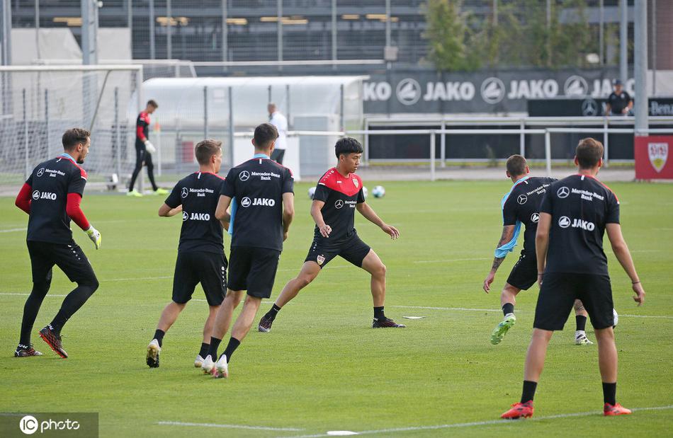 打笑了！克萊手起刀落三分命中，三分9中6已得25分