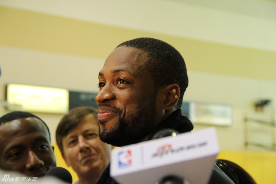 威少談自己給年輕人的建議：多溝通 別抱怨外界 要向內(nèi)審視！