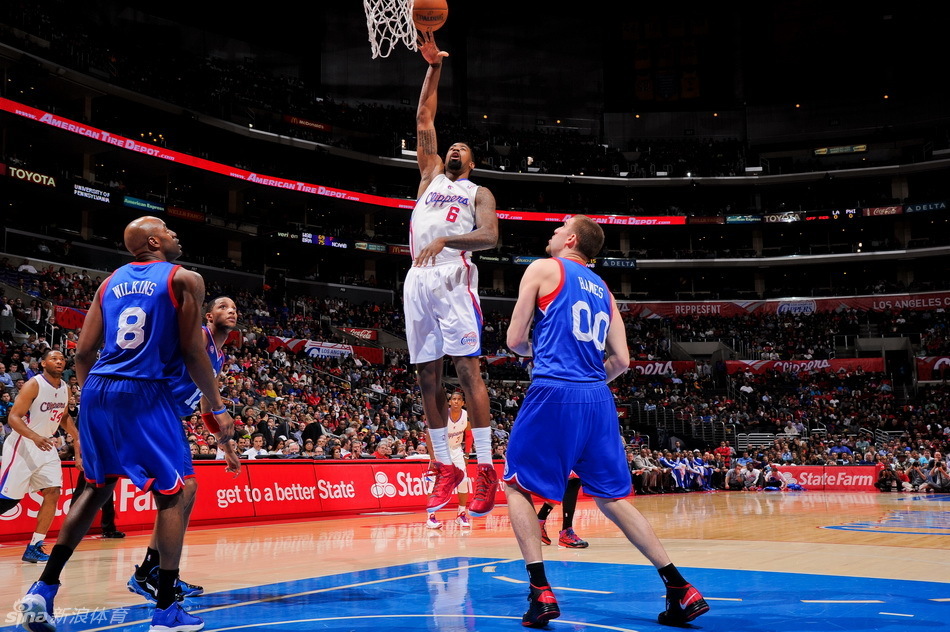 1962年的今天張伯倫砍下73分36籃板，打出當時的歷史最高分