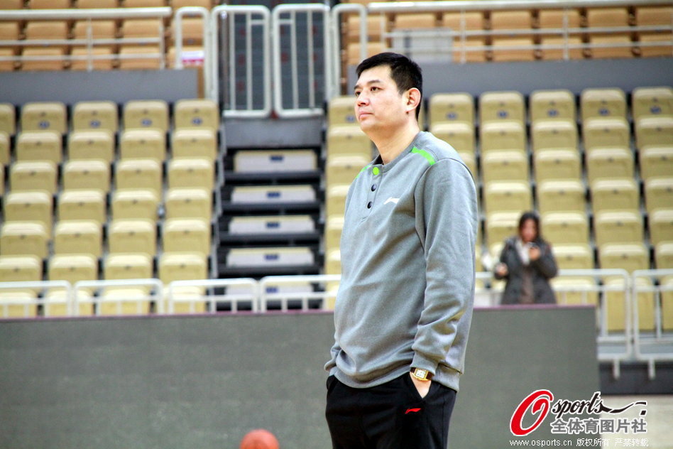 打笑了！克萊手起刀落三分命中，三分9中6已得25分