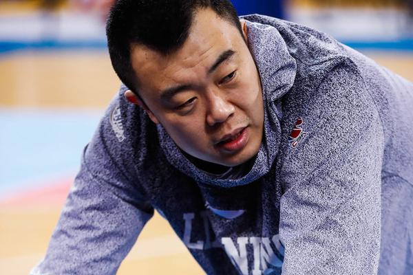 隊記：馬刺預(yù)計將依照賽程連續(xù)客戰(zhàn)湖人，已更換下榻酒店