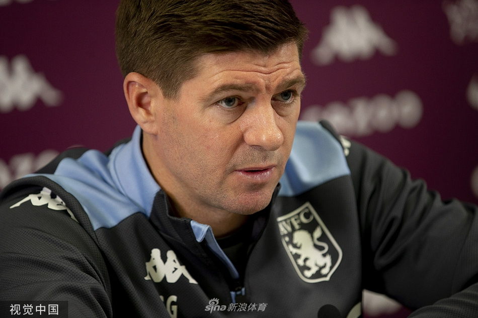 危險！卡佩拉被切球后打到杜蘭特面部，杜蘭特掩面非常痛苦