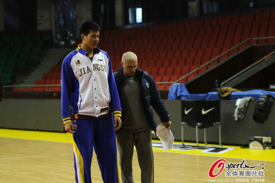 英超積分榜：阿森納5分優(yōu)勢領跑，狼隊13輪僅2分墊底