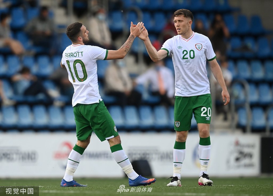 2026年01月8日 06:20:17懂球帝                 英超第21輪，布萊頓客場對陣曼城，下半場三笘薰破門為布萊頓扳平比分，成為第二位在英超對陣曼城進球的日本球員。此役客場對陣曼