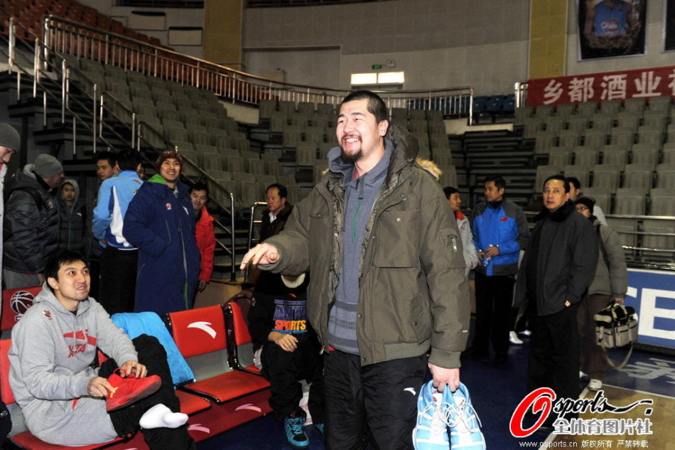 米體：孔蒂周一去看水球比賽，他與意大利水球國家隊主帥是好友