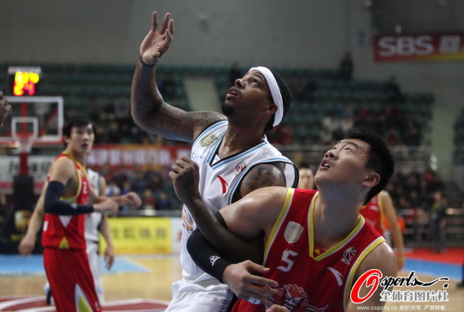 曼聯(lián)vs伯恩茅斯：姆伯莫搭檔庫尼亞，B費、卡塞米羅出戰(zhàn)