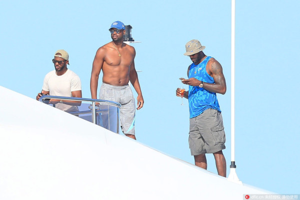 直播吧10月09日訊 據(jù)名記Shams報道，消息人士透露，騎士有意簽下自由球員馬利克-比斯利。據(jù)報道，雖然加蘭能在賽季初期回歸，但斯特魯斯會因傷缺席一段時間，騎士希望簽下比斯利來填補空缺。但據(jù)了解，比