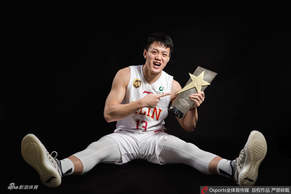 [流言板]期待回歸！美媒曬莫蘭特隔扣樂福照，配文不可復制的爆發(fā)力