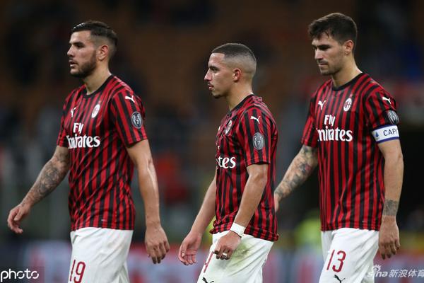 1.2萬RMB！內馬爾攜女友看演唱會，女友身著范思哲連衣裙驚艷全場