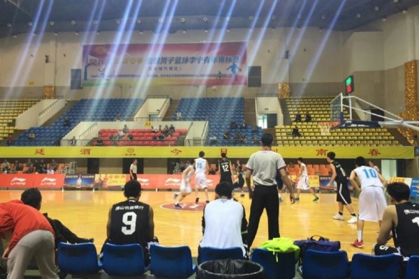 效率不高！愛德華茲打滿首節(jié)7中2拿到10分 三分4中0&正負值