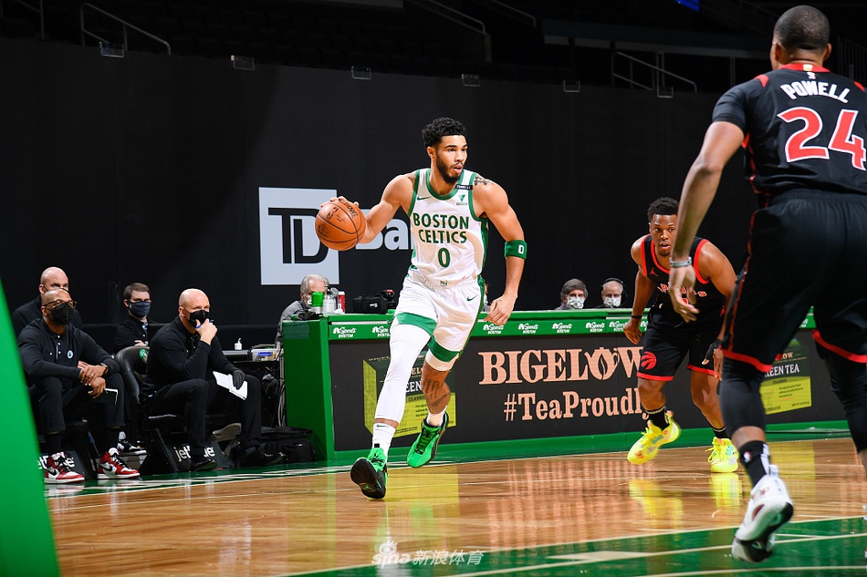 2025年10月8日 14:20:09懂球帝                 前意大利隊長卡納瓦羅已正式出任烏茲別克斯坦國家隊主教練，據(jù)《羅馬體育報》報道，他也因此成為全球收入排名第四的國家隊主帥。消