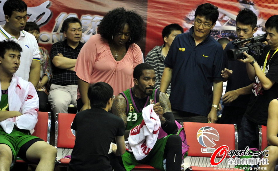 馬雷斯卡：紅牌后比賽局勢徹底改變了，我們是在白白給對手送禮