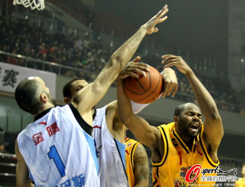 賽季至今鮑威爾場均得分比上賽季高9.8分，聯(lián)盟第一