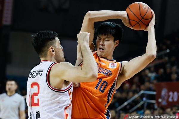 威少談自己給年輕人的建議：多溝通 別抱怨外界 要向內(nèi)審視！