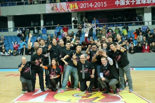 姆巴佩曬領取月最佳獎杯照片：非常感謝大家，對陣阿拉維斯加油！